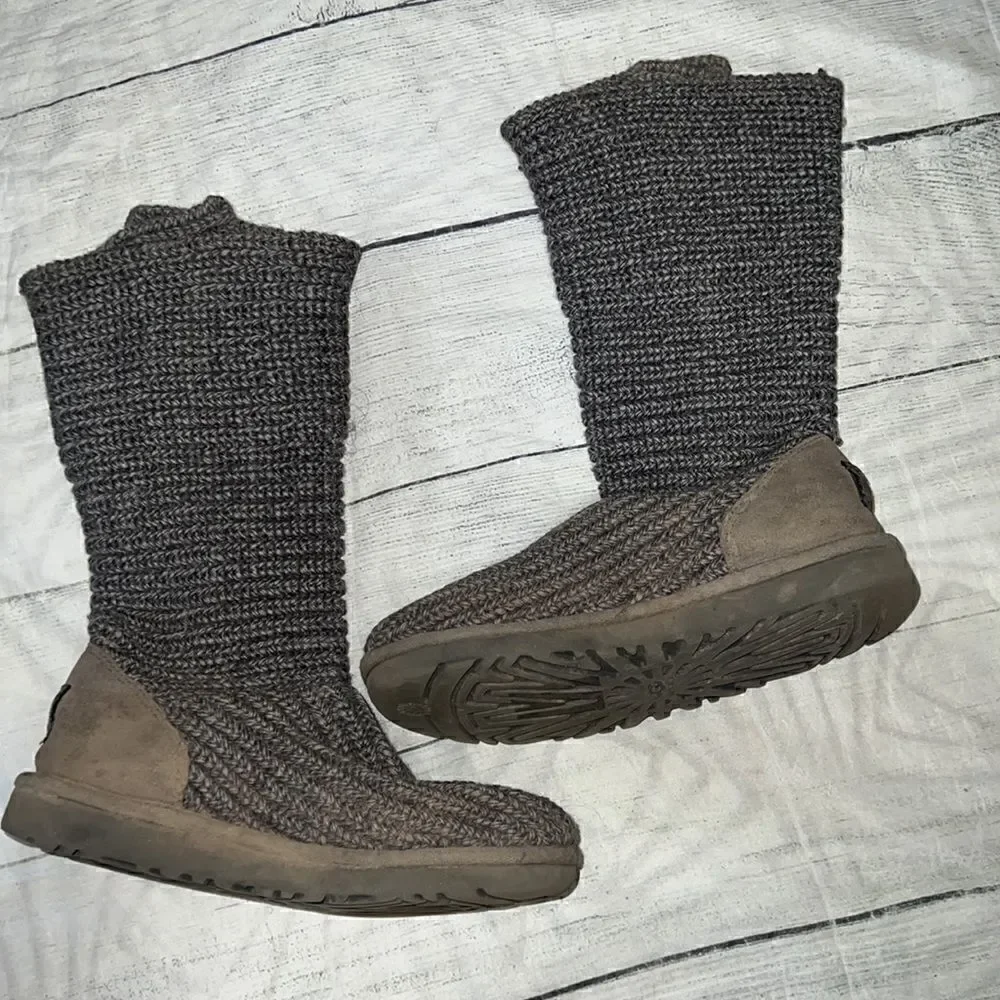 UGG Classic Cardy Gray Crochet Button Boots Sweater sz 2 Girls Kids